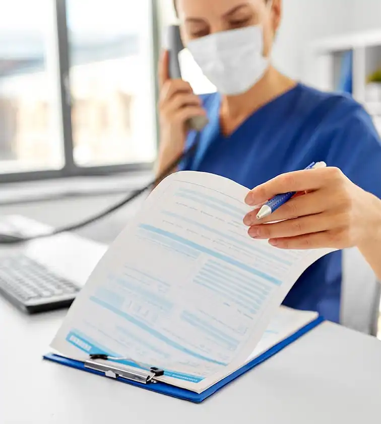 Pflegekraft koordiniert Beatmungsversorgung mit Krankenkasse – erbu übernimmt alle Formalitäten in Hamm.